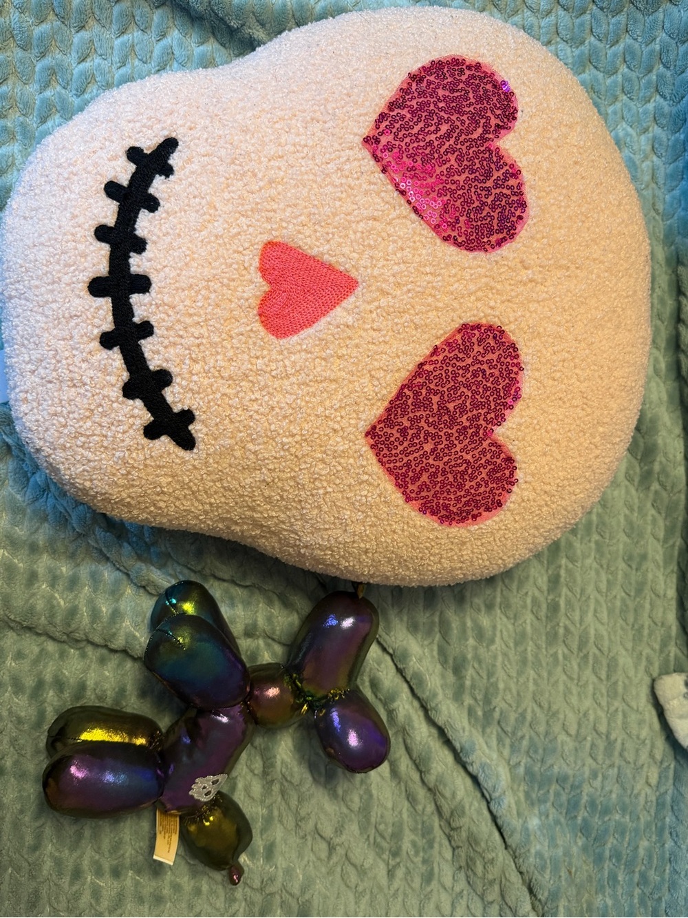 Plush Skull Heart-Eyes Pillow + Halloween Balloon
Dog Bundle